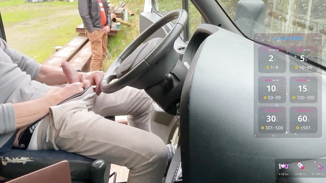 Truk menggoda di rest area - orang asing yang penasaran malah mendekat