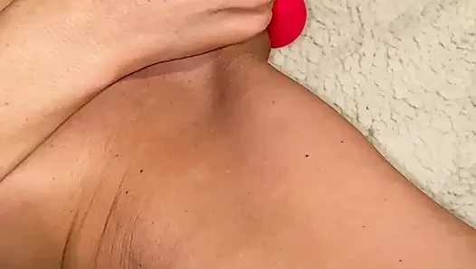Cewek hot rambut pirang lagi asik masturbasi sampai orgasme