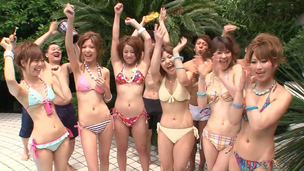 Japonská orgie u bazénu se 6 dívkami a litry stříkání