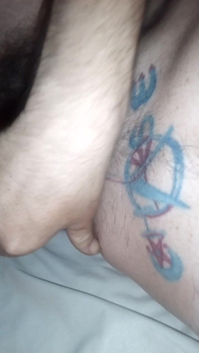 Laying on the bed looking for co-performers