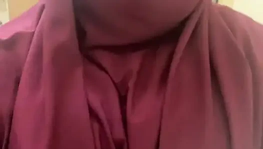 Naughty ustazah in toilet