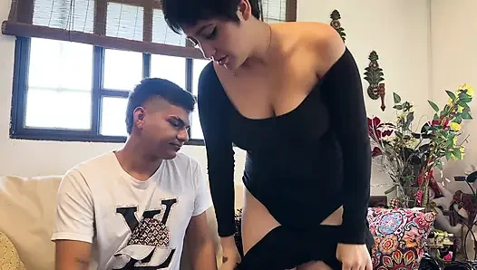 Büyük götlü latin üvey kız kardeşimi sert sikişmek için bir bahane olarak kulübeye davet ediyorum