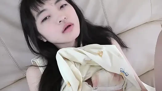 Minyon Japon amatör genç kız sikiliyor ve dölleniyor