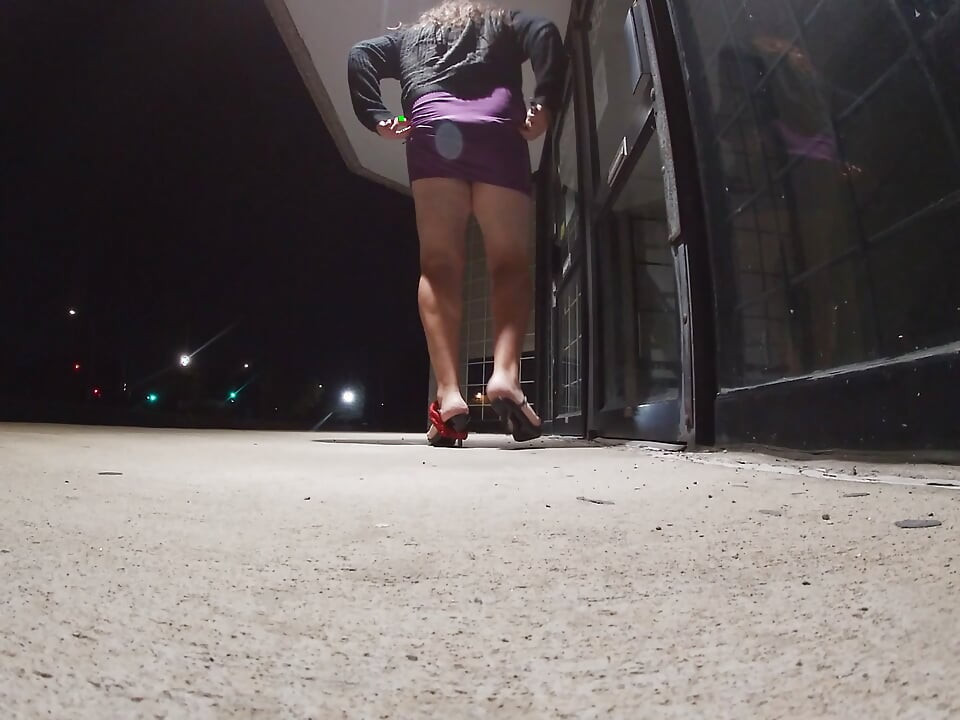 Porra prostituta CD é ao ar livre sozinho, em seguida, vai dentro de casa para masturbação