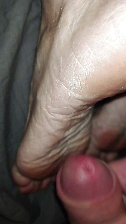 Nylonjunge Inseminates the Soles of My Old Feet