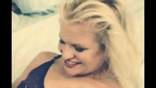 Retro-porno einer blondine masturbiert, gefickt und in den arsch abspritzen