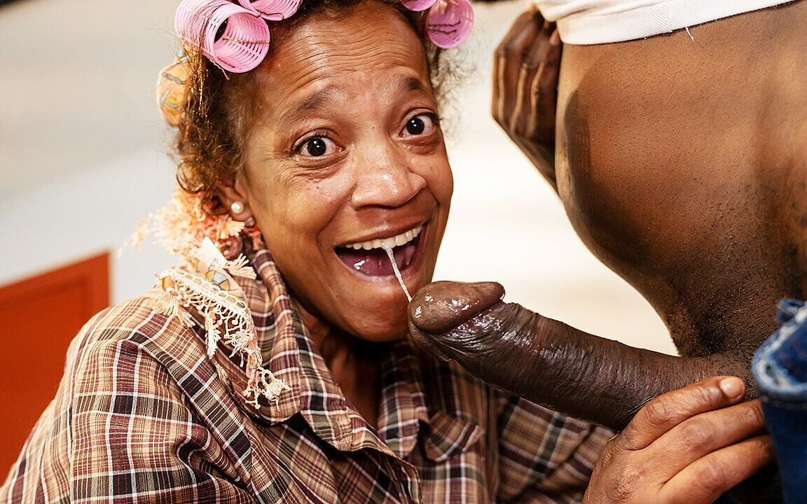 Χοντρή κοιλιά Έβενος ώριμος πρωκτός καταστράφηκε από ένα BBC