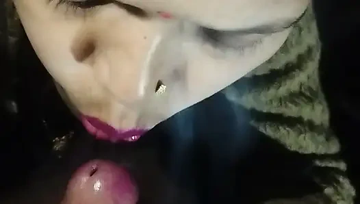 Hintli kadın evde 🚭 sert video