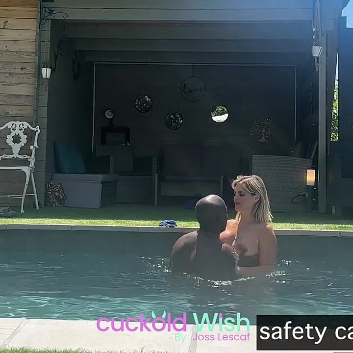 Lumacarie recebe foda na piscina