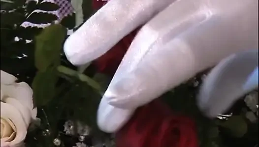 Amcıktaki yarak götte, yalıyor parmaklıyor