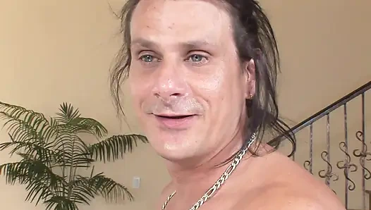 Dua gadis remaja rambut pirang dientot sama kontol besar yang keras