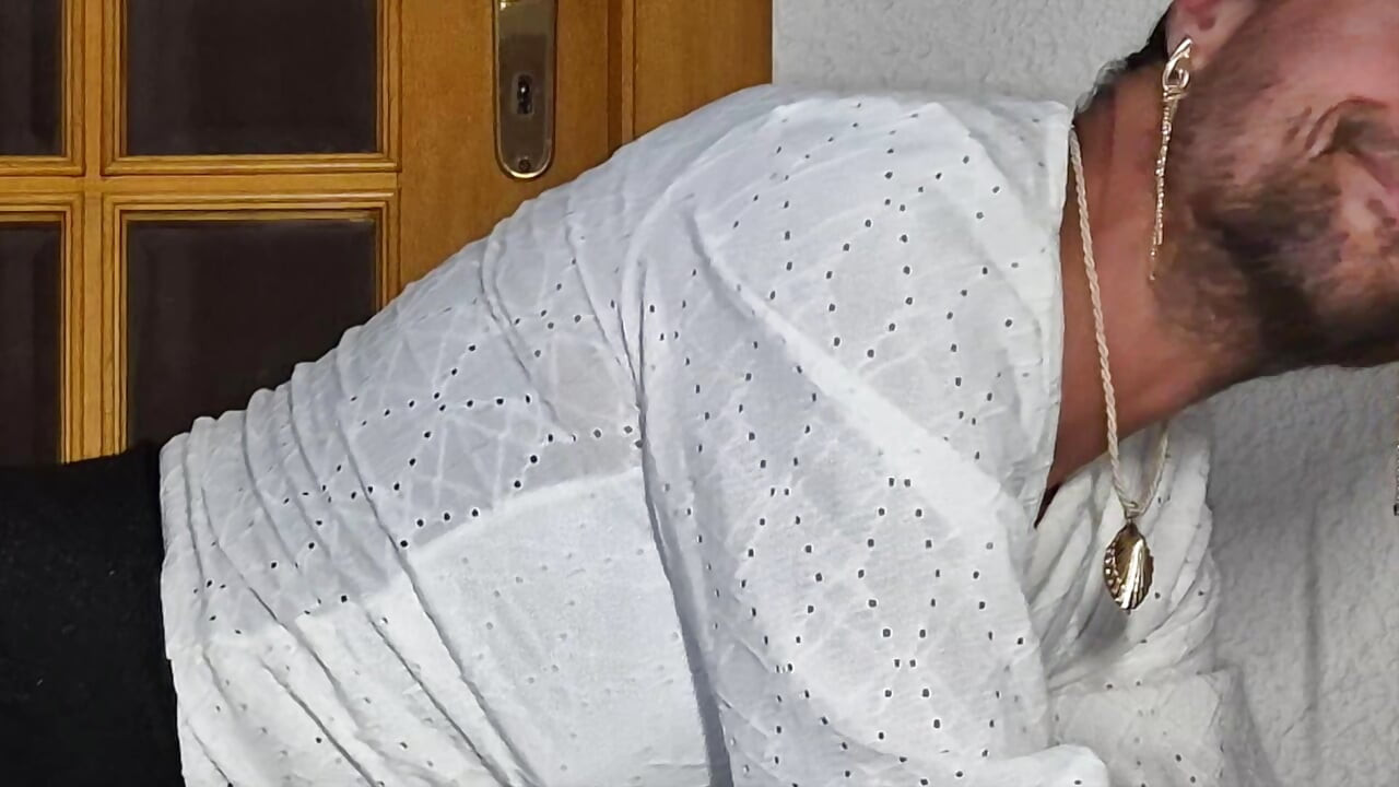Slatki femboy Xunami pokušava da te uključi u svojoj slatkoj crnoj suknji