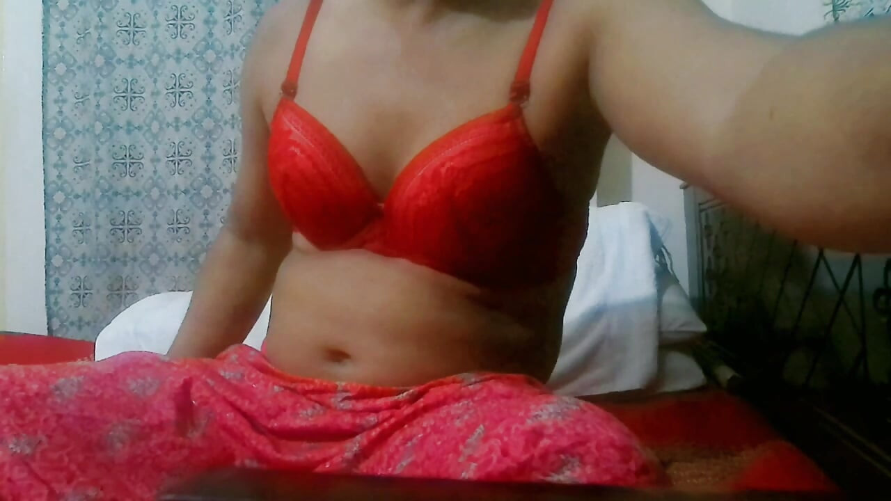 Indian Girl seducing lonely at home video indian Hot video