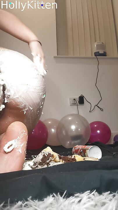 Hollykittenn - 4k जन्मदिन केक बैश