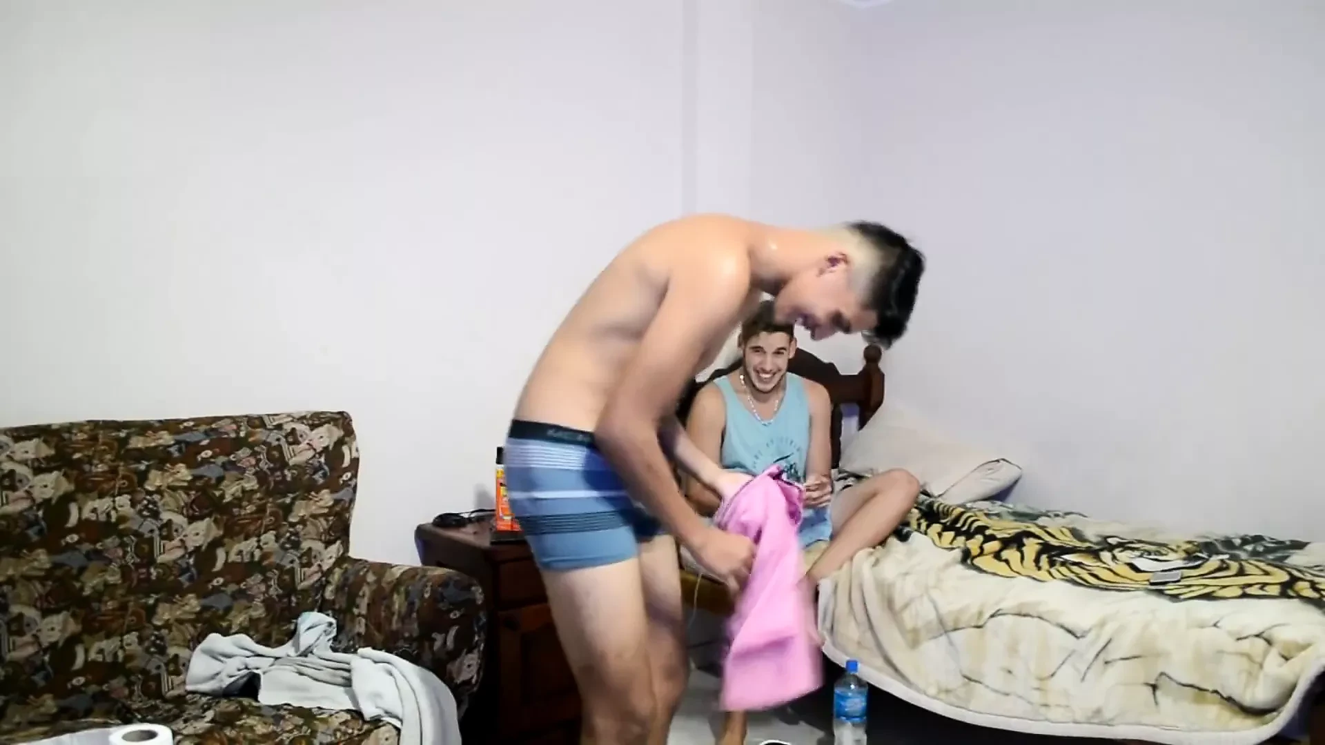 BROMA A MI AMIGO CON VIAGRA Y PASA ESTO