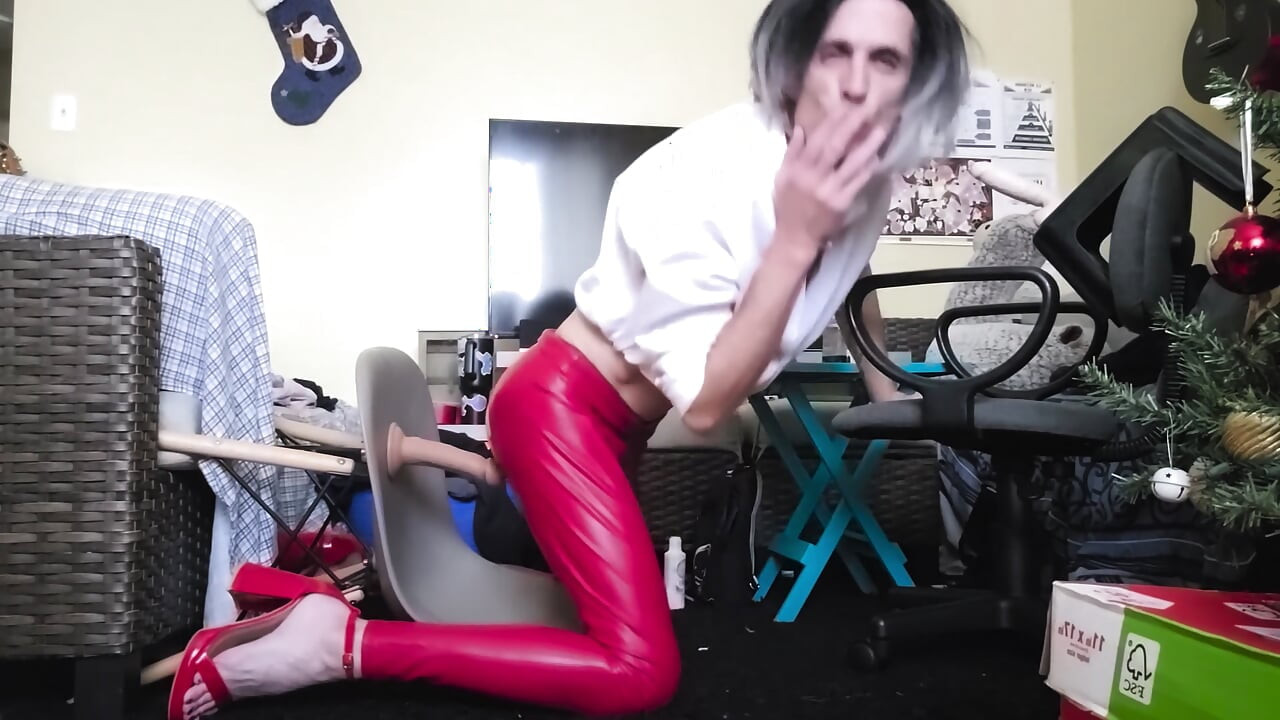 ฉันพบของขวัญคริสต์มาสของฉันและฉันใช้มันบนคนโง่ที่บ้านคนเดียว