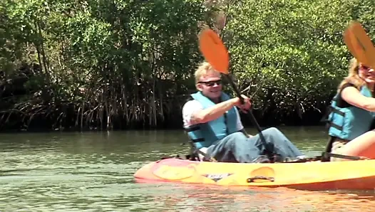 Azgın deliğin ağır vücutlu amcığı doldurulmak istiyor