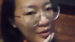 Fille asiatique à la maison, solo, masturbation excitée seule