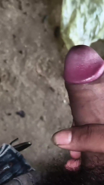 「18歳の若い村の少年がオナニーをしている」からの素晴らしい瞬間。インドの男の子ハードファックポルノビデオ。4Kポルノビデオ」