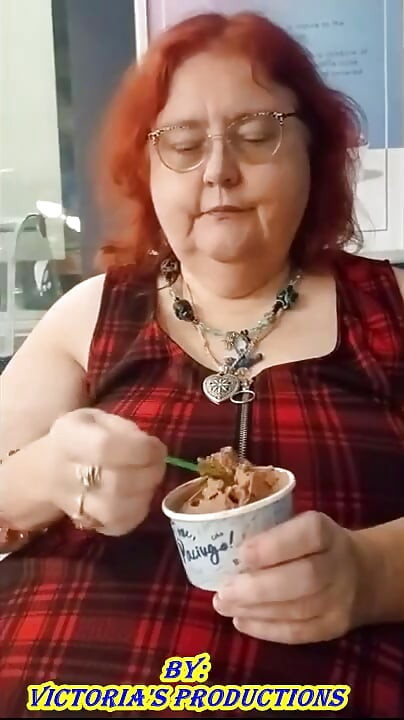 Pielęgniarka Vicki zjada tu lunch, a następnie cieszy się lodami