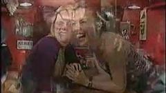 Kylie minogue和geri halliwell - arm in2 tounge wrestling