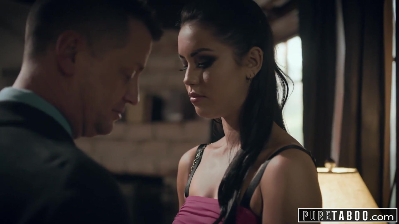 純粋なタブー痴女がビジネスマンに屈辱-公共ファック