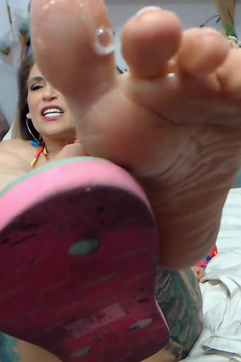 Melissa Johnson in Flipflops Making You Worship Them, Her Ass and Her Feet