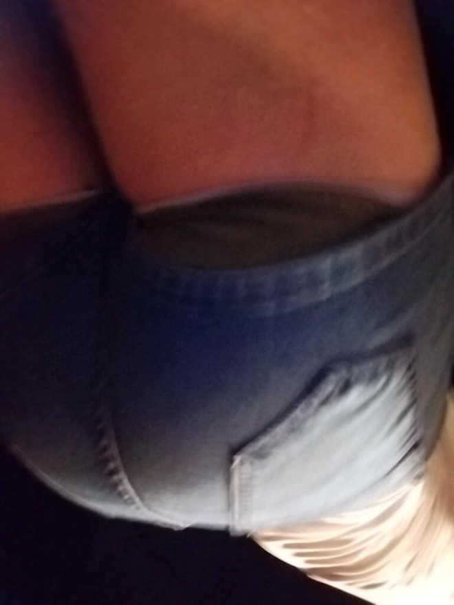 Hii, my very first video that I upload here. A small appetizer. I bet at my 2 clip you'll cum