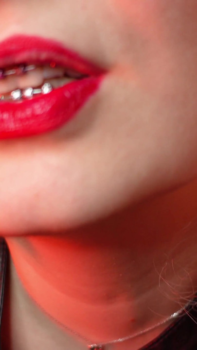 Spectacular moment from "ASMR lipstick process"