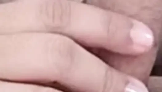 Он очень хорошо сосёт мои яйца