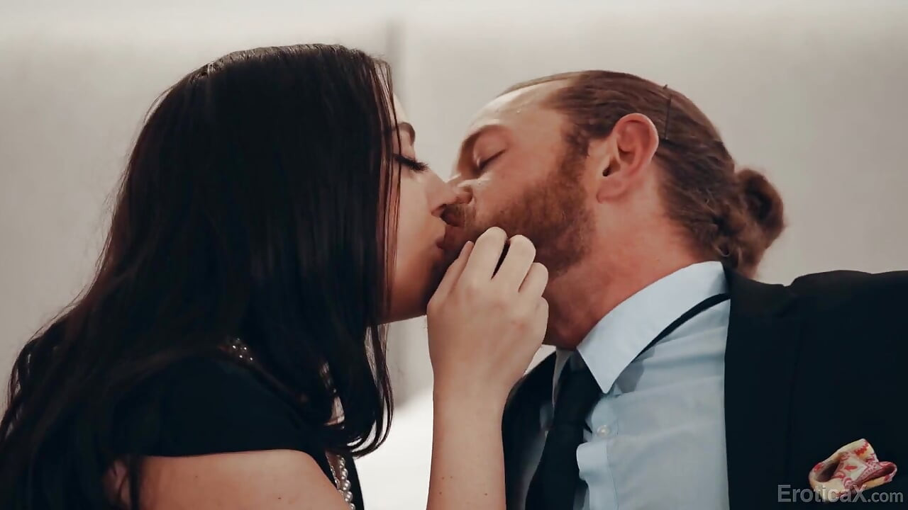 EroticaX - soția infidelă Whitney Wright nu are timp pentru conversație