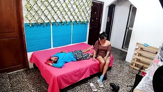 Reife frau benutzt einen mann zu ihrem vergnügen und filmt ein privates video. Teil 1