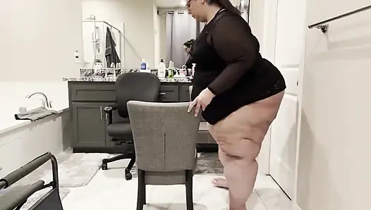 Luxe in Lingerie: Plump Paradise Tight Chair Tease (wmv)