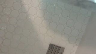 Em um chuveiro de hotel