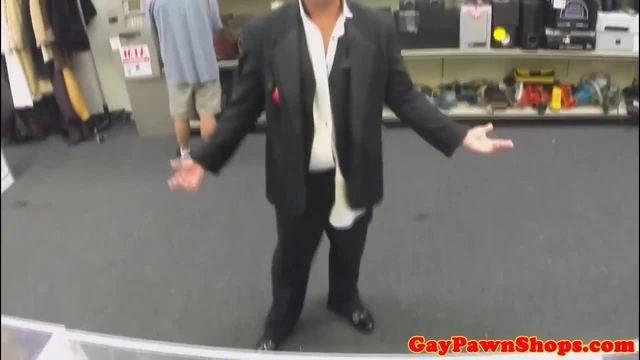 Pawnshop amateur plowed by store owners