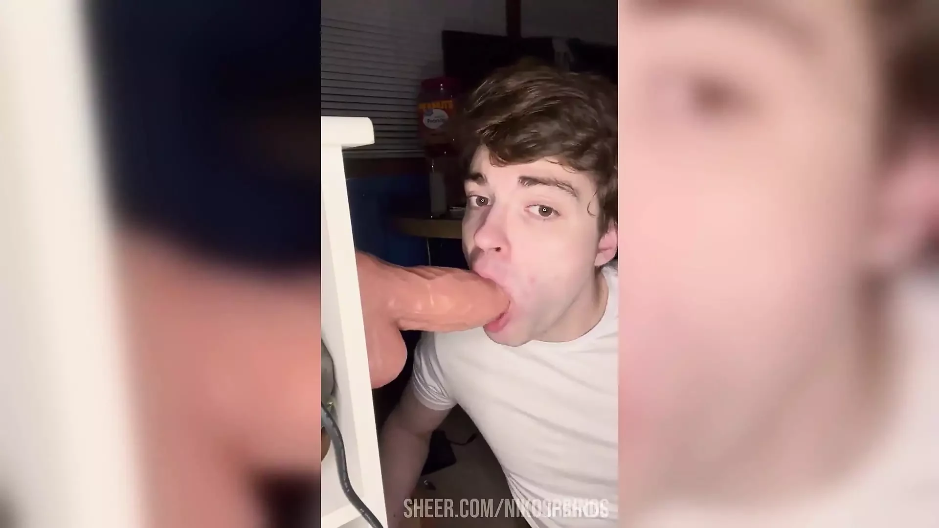 Descuidado mamada de mi consolador masivo!