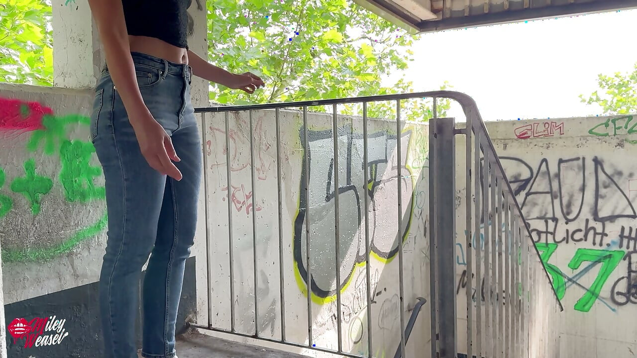 Horny Blonde in Fuckme Jeans Lets Stranger in the Ass in the Parking Garage