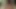 Junge Brünette masturbiert mit lila Dildo im Freien