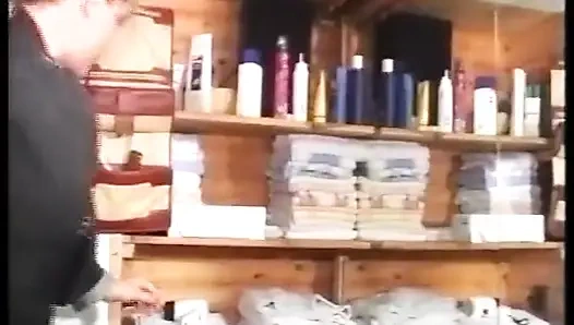 Немецкой шлюшке проникли в ее тугую анальную дырку