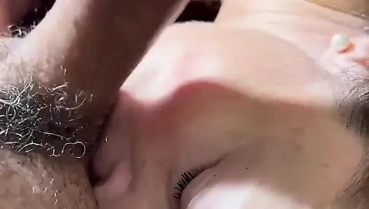 Tante bahenol rambut pirang ini ngentot kontol suaminya sambil ngomong jorok