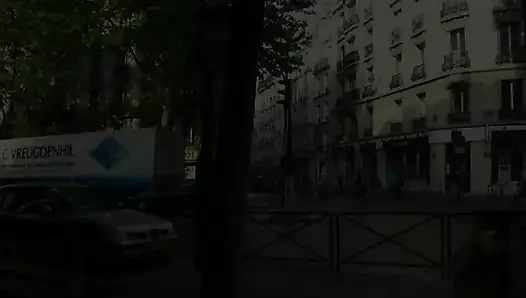 Olgun sürtük her iki delikten de sikişmeye ikna oluyor