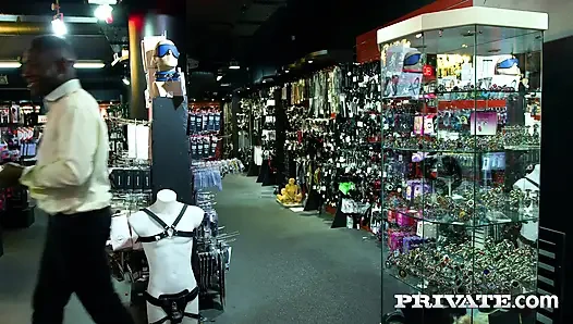 Rachel adjani pengen banget dientot sama kontol besar pria kulit hitam