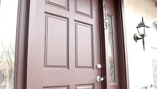 Seksi orta yaşlı seksi kadın mckenzie lee üvey oğlunun yarağını göt deliğine alıyor