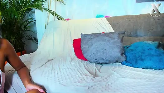 69 Экстремальная дуэль языков на набухших клиторах - кто работает первым