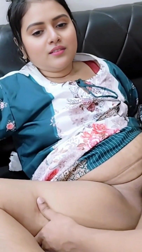 Sua Eshita. Indiana linda colagem menina quase de quatro curtindo tempo vídeo | Clipe 2