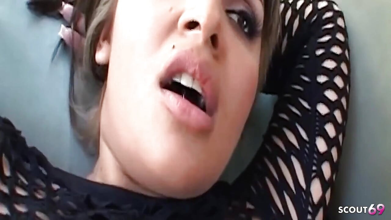 Cassidy, MILF latina, se fait baiser en secret par son voisin à grosse bite noire