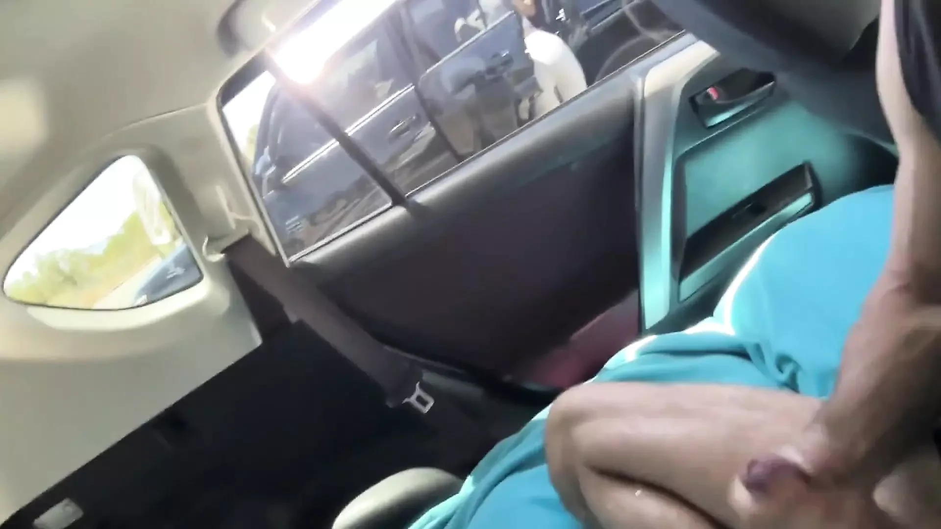 Dickflash cum em seu rosto no estacionamento depois de mostrar boquete