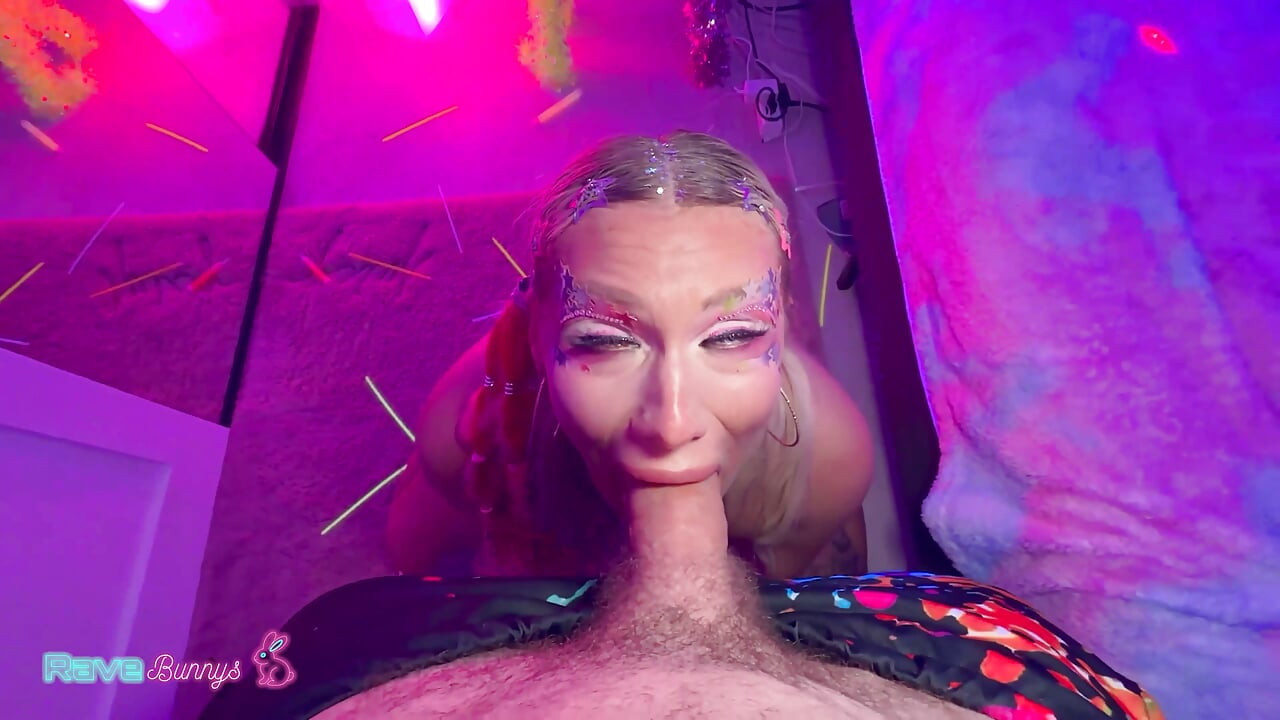 Chanel Luxx kvävs på Brian Omallys kuk och tar sedan hans avelsladdning!