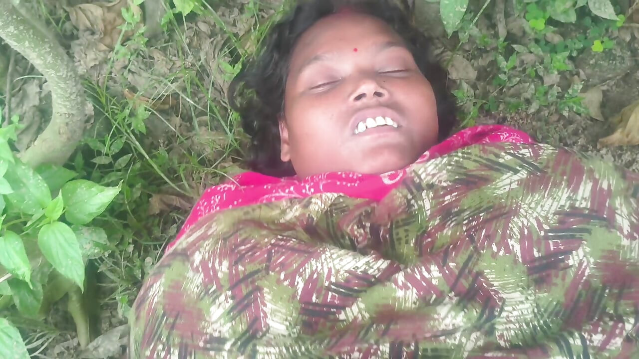 Bhabhi ko jungle mein le jakar chudai ki outdoor