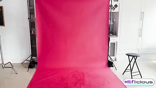 Orta yaşlı seksi kadın kate dee fotoğrafçıyla sikişiyor